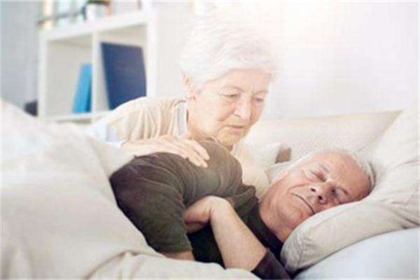 老年人失眠有什么简单的治疗方法